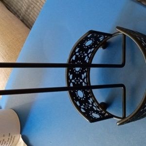 *New Black Paper Towel Holder